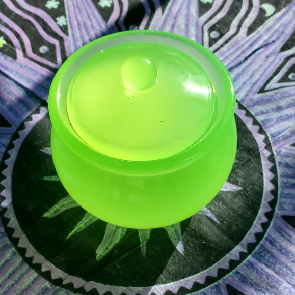 Green Glow Resin Art Spell Jar ✨️ - Picture 5 of 6